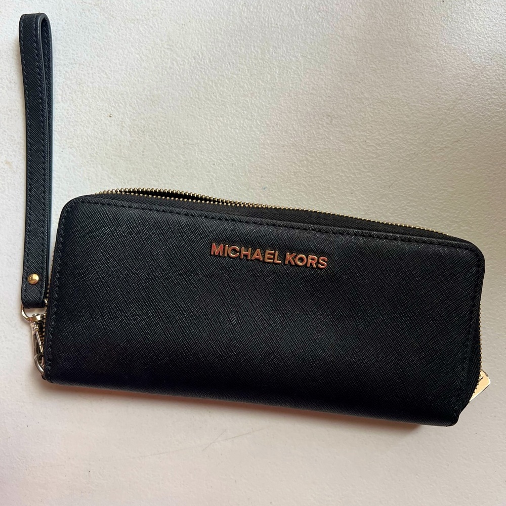 Michael Kors Large Continental Wallet Wristlet